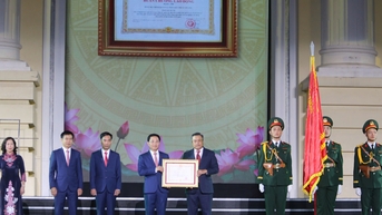 Thị xã Sơn Tây đón nhận vinh dự lớn trong ngày đại lễ
