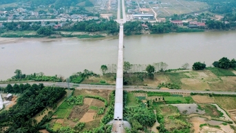 Toàn cảnh hai cây cầu hư hỏng sau bão số 3 ở Yên Bái đang thi công sửa chữa