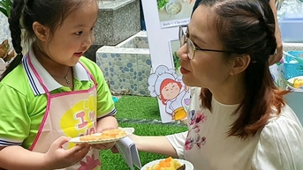 Tất cả trường mầm non ở quận 1 công khai bữa ăn bán trú, trưng bày thức ăn thực tế