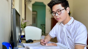 Nam sinh chuyên toán đoạt giải nhất tiếng Anh