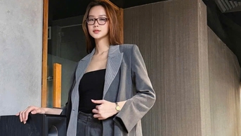 Blazer tối màu 'hack dáng' tối đa cho nàng xuống phố
