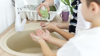 Nguyên nhân trẻ tái phát viêm tai giữa