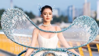Hoàng Thùy, Đặng Thanh Ngân, Thạch Thu Thảo diễn thời trang biển