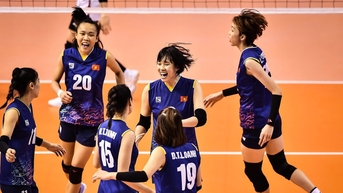 Bóng chuyền nữ Việt Nam ra biển lớn