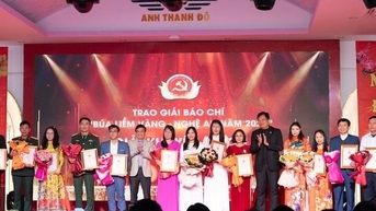 Phóng viên Tạp chí ĐS&PL đạt giải báo chí Búa liềm vàng Nghệ An 2023