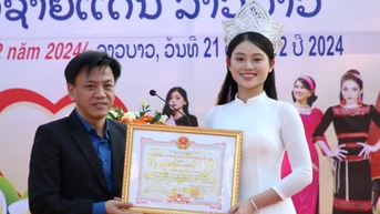 Hoa hậu Thảo Nguyên ‘làm nóng’ phiên chợ xuyên biên giới Việt - Lào