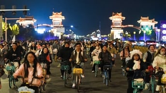 Là bánh bao súp mà khiến 200.000 sinh viên chen chúc đạp xe 50km vào ban đêm