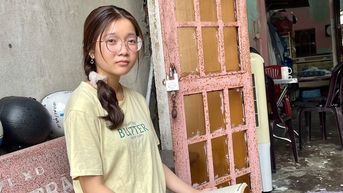Nữ sinh Củ Chi vừa học bài vừa dỗ mẹ bệnh tâm thần đã đậu Đại học Bách khoa TP.HCM