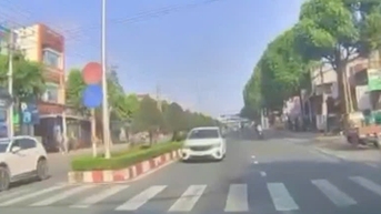 Xác minh 2 vụ ô tô chạy ngược chiều giữa phố ở Đồng Nai