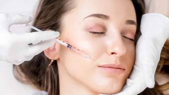 Chi tiền tiêm botox trẻ hóa, Gen Z vô tình biến mình thành... người già