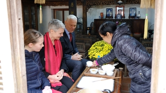 ឯកអគ្គរដ្ឋទូតន័រវេស ជូនពរឆ្នាំថ្មីពី Duong Lam