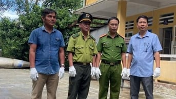 Đang ‘trộm’ cá, con vật dài 2 mét có tên trong Sách đỏ bị bắt