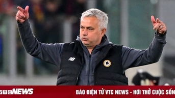 Mourinho chờ cơ hội trở lại Man Utd