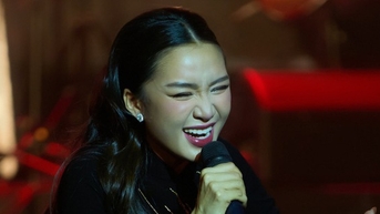 Á quân Solo cùng bolero Tú Tri hát bản hit của Phi Nhung