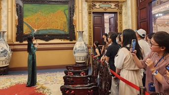 TP.HCM tạm ngưng tổ chức tour tham quan trụ sở HĐND - UBND TP