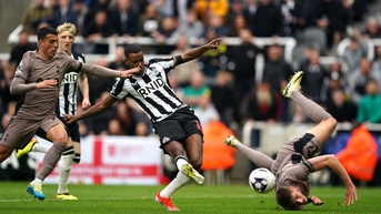 Newcastle đẩy Man Utd khỏi nhóm dự Europa League