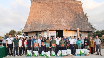 ធនាគារ Vietcombank ចែកចាយក្តីស្រលាញ់ នាំមកជូននូវភាពកក់ក្តៅដល់ក្រុមគ្រួសារក្នុងកាលៈទេសៈលំបាក