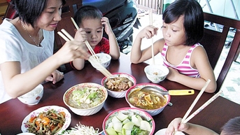 បើ​គ្រួសារ​មួយ​មិន​ហូប​បាយ​ជុំ​គ្នា​មួយ​ខែ តើ​នឹង​មាន​អ្វី​កើត​ឡើង​ចំពោះ​គ្រួសារ?