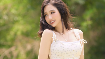 Nhan sắc đời thường của nữ sinh 19 tuổi đăng quang Hoa hậu Sinh viên Việt Nam