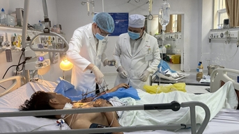 Nối cánh tay bị đứt lìa do tai nạn lao động