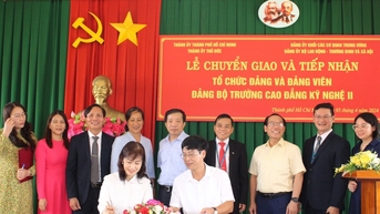 Chuyển giao Đảng bộ Trường CĐ Kỹ nghệ II về Đảng ủy Bộ LĐ-TB&XH