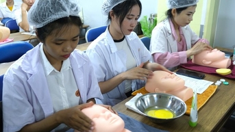 Vì sao ngành chăm sóc sắc đẹp thu hút học sinh?