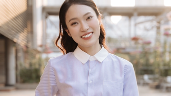 Hot girl 7 thứ tiếng - MC Khánh Vy: 'Bố mẹ luôn kéo chân tôi xuống mặt đất'