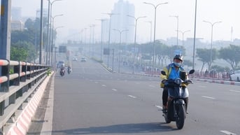 TPHCM liên tục xuất hiện sương mù, bụi mịn gấp 6,8 lần mức cho phép