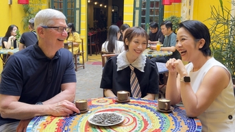 Tim Cook 'សួស្តីវៀតណាម' ផឹកកាហ្វេស៊ុត ខាំគ្រាប់ផ្កាឈូករ័ត្ន