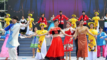 Hàng nghìn bạn trẻ tham gia "Connect Fest" 2025