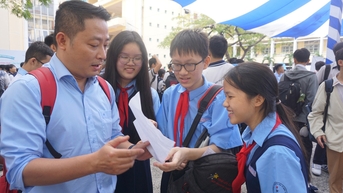 2.200 học sinh tranh tài 'giải toán trên máy tính cầm tay': đi thi như đi hội