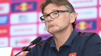 HLV Troussier bất ngờ được được AFC “vinh danh” tại giải châu Á