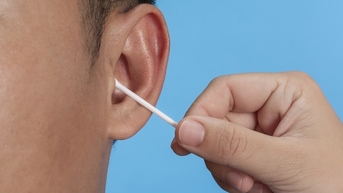 Cách vệ sinh tai an toàn tại nhà