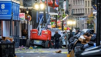 Ngày đầu Năm mới nghĩ về văn hoá súng đạn và sự bất an của nước Mỹ
