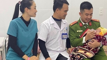 Bé trai 4 tháng tuổi bị bỏ rơi bên đường dưới trời giá rét