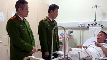 Tạm giữ thanh niên 'đi bão', tông gãy chân trung tá công an ở Hà Nội
