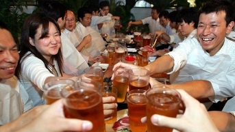 Người uống rượu bia mặt đỏ bừng, có nguy cơ mắc bệnh tim mạch?