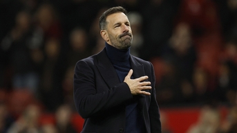 Không giữ lại Van Nistelrooy!