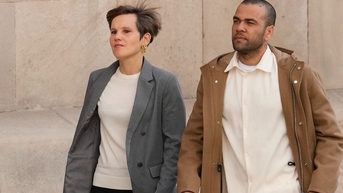 Dani Alves tuân thủ nghiêm quy định trình diện trước tòa