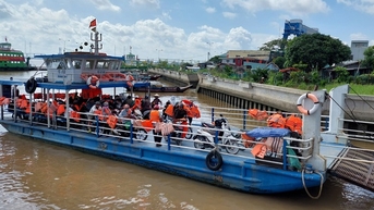 Về nơi nước chảy chia hai