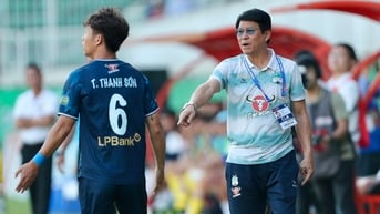 HLV Vũ Tiến Thành lạc quan dù HAGL vẫn cuối bảng