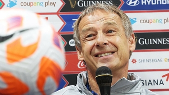 គ្រូ​បង្វឹក Klinsmann៖ “វៀតណាម​មិន​ខ្សោយ​ទេ”