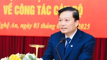 Ông Lê Hồng Vinh giữ chức Chủ tịch UBND tỉnh Nghệ An