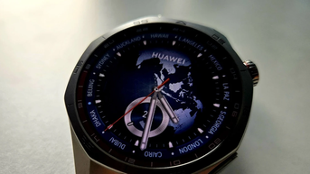 Mượt mà, sang trọng khi mang Huawei GT5 Pro titan trên tay