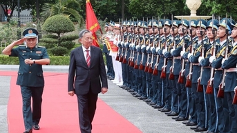 Chủ tịch nước thăm và làm việc tại Quân chủng Phòng không-Không quân