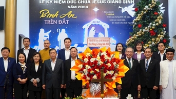 គ្រិស្តបរិស័ទ​មាន​ជីវិត​ល្អ ហើយ​ប្រតិបត្តិ​សាសនា​ល្អ។
