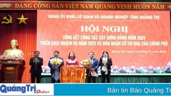 Đảng ủy Khối Cơ quan và Doanh nghiệp tỉnh Quảng Trị triển khai nhiệm vụ 2025 và đón nhận Cờ thi đua của Chính phủ