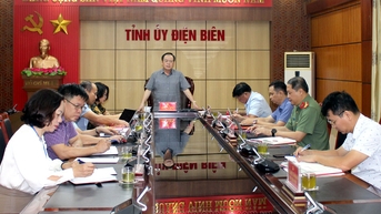 បន្ត​ទទួល​បាន​មតិយោបល់​និង​វិភាគទាន​ដល់​សៀវភៅ​វីរជន​និង​ទាហាន Dien Bien Phu