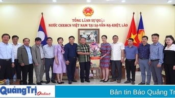 Quyền Chủ tịch UBND tỉnh Hà Sỹ Đồng thăm Tổng Lãnh sự quán Việt Nam tại tỉnh Savannakhet