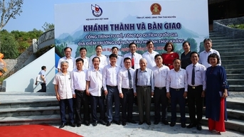 វិមានជាតិ សាលាសារព័ត៌មាន Huynh Thuc Khang ដែលជាកន្លែងទាក់ទាញអ្នកសារព័ត៌មាន